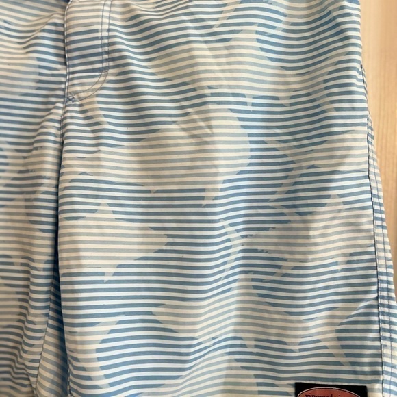 Men size 34 Vineyard Vines shorts, whale logo all around thin lightweight - Picture 2 of 5